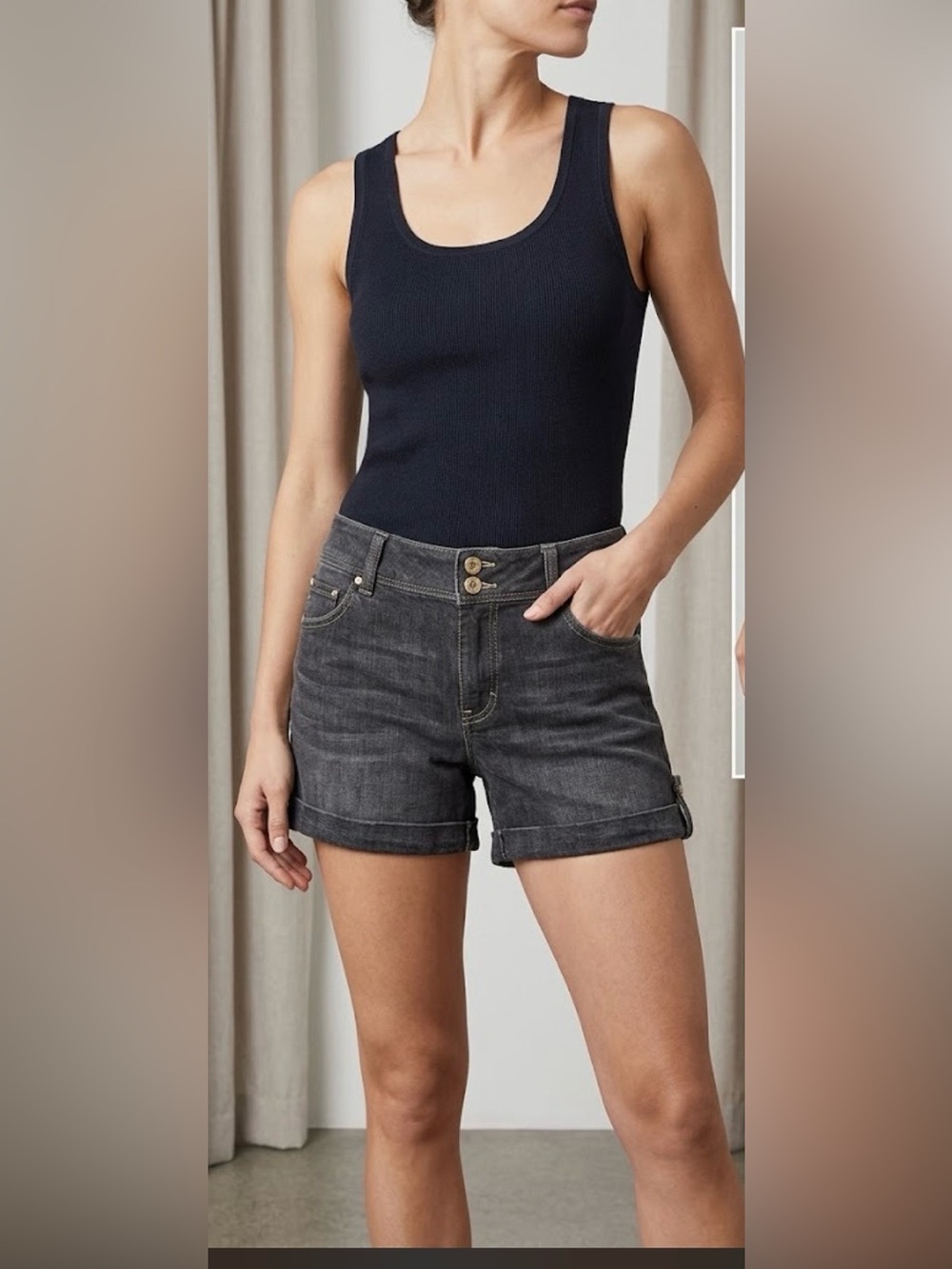 White House Black Market Black Denim Shorts – Size 8
Pre owned